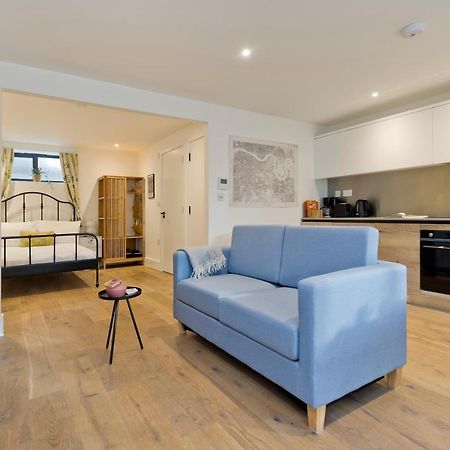 Luxury One Bedroom Greenwich Studio Apartment Near Canary Wharf By Underthedoormat Лондон Екстериор снимка