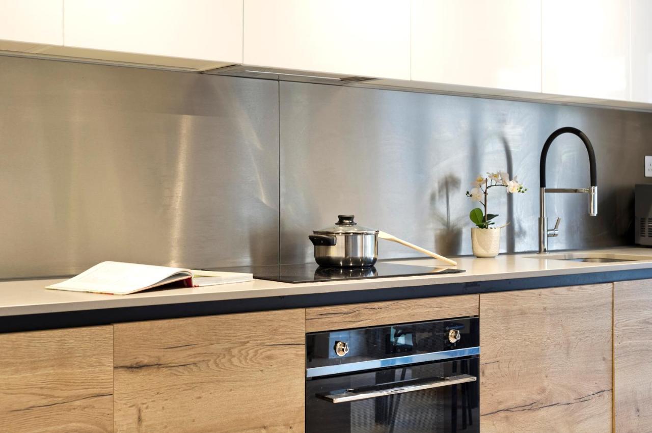 Luxury One Bedroom Greenwich Studio Apartment Near Canary Wharf By Underthedoormat Лондон Екстериор снимка