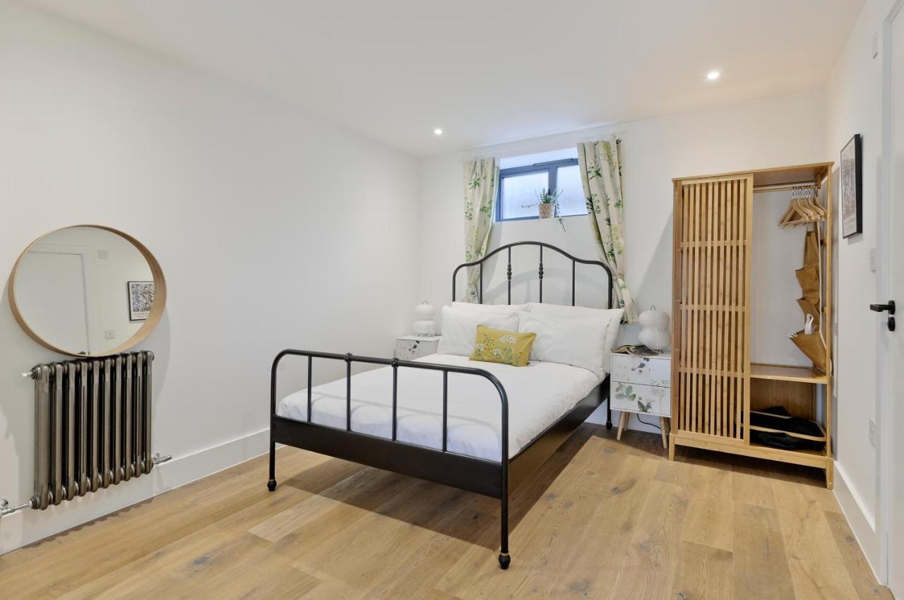 Luxury One Bedroom Greenwich Studio Apartment Near Canary Wharf By Underthedoormat Лондон Екстериор снимка